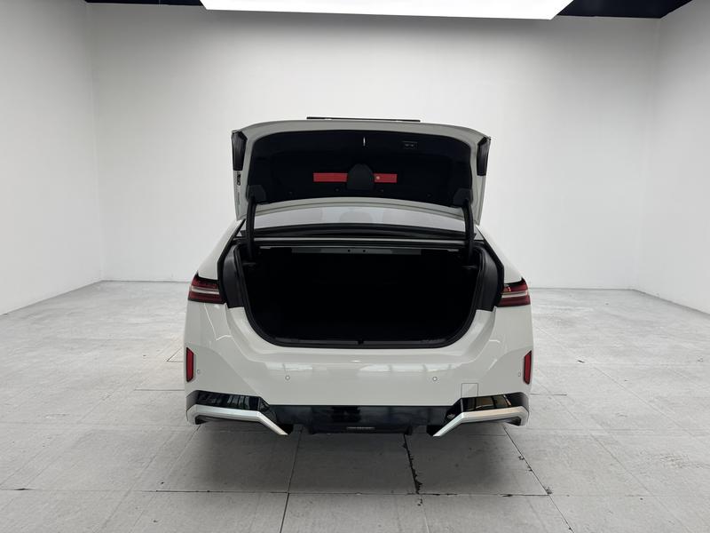 BMW BMW i5 2024