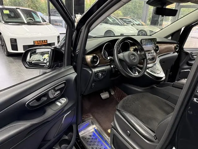 Mercedes-Benz Mercedes-Benz V-class V 260 L Long Wheelbase Premium Edition