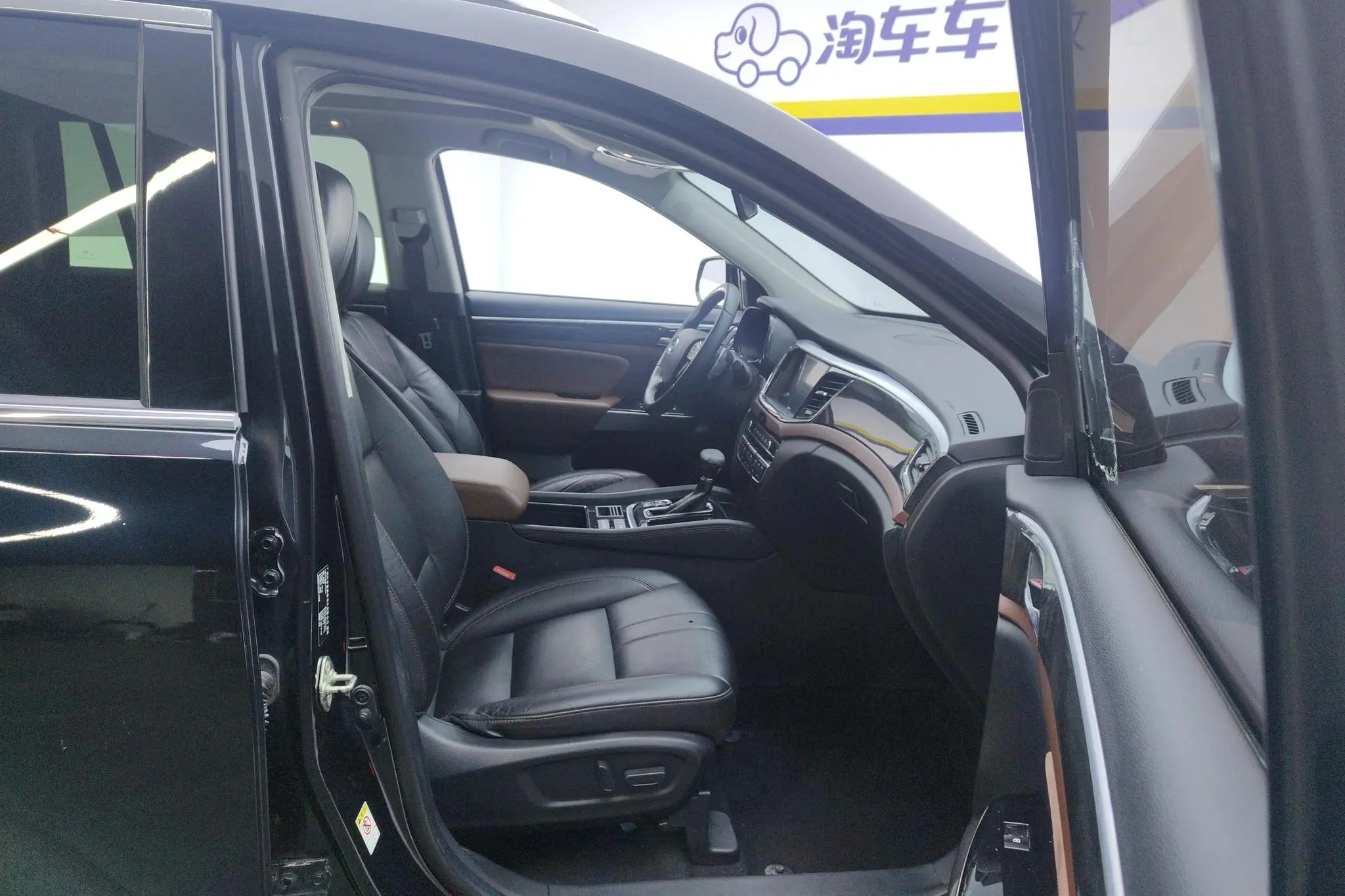 GAC Trumpchi GS8 320T two-wheel drive luxury Zhilian Edition 7 seats