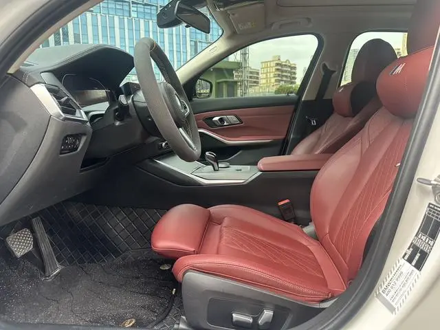 BMW BMW 3 Series Facelift 325Li M sports suit