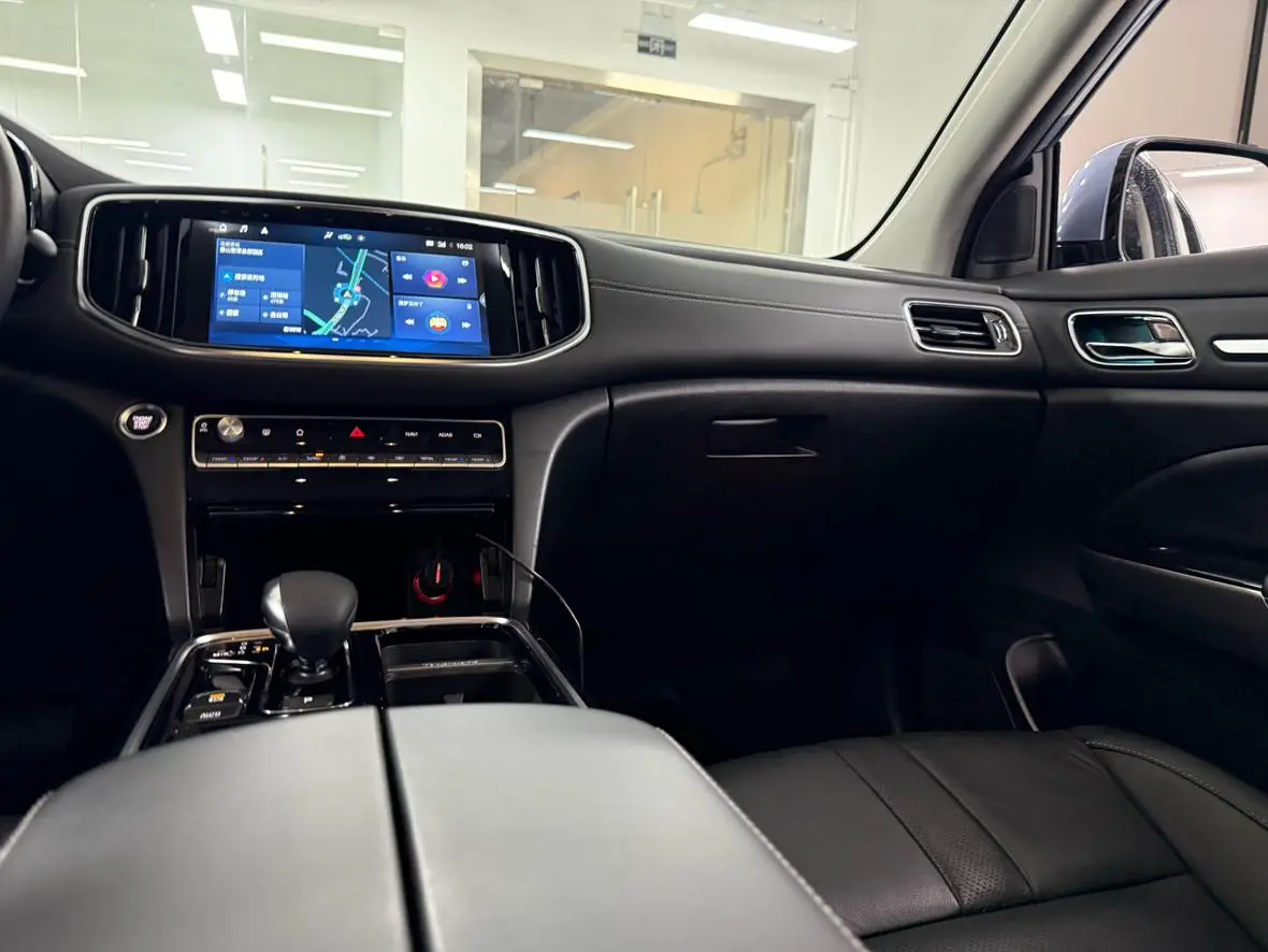 GAC Trumpchi GS8 390T two-wheel drive premium edition 7 seats