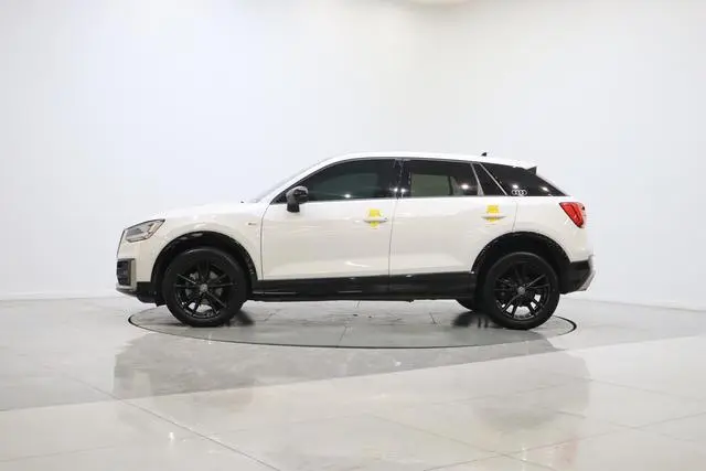 Audi Audi Q2L 35TFSI aggressive dynamic type