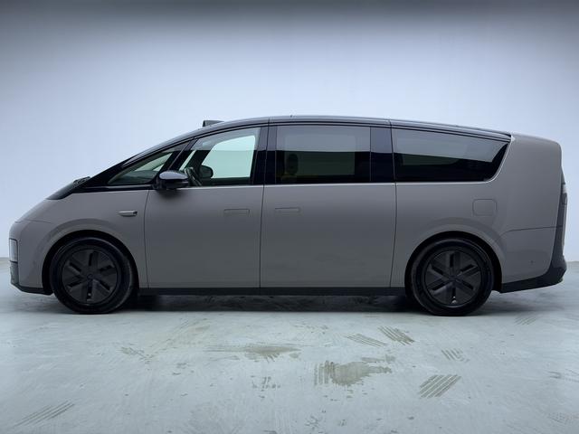 Li Auto Ideal MEGA 2025