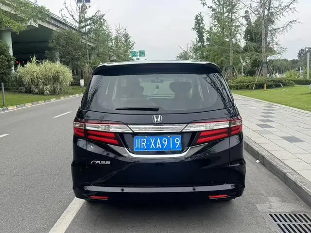 Honda Odyssey 2.4L Deluxe Edition