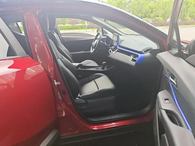 TOYOTA Toyota C-HR 2.0L Comfort Version