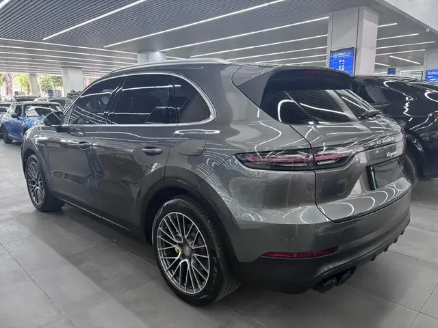 Porsche Cayenne E-Hybrid Cayenne E-Hybrid 2.0T Platinum Edition