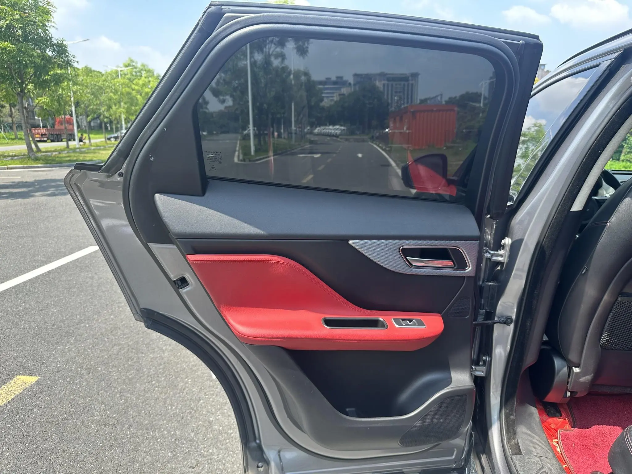 Jaguar Jaguar F-PACE 2.0T four-wheel drive race flag version