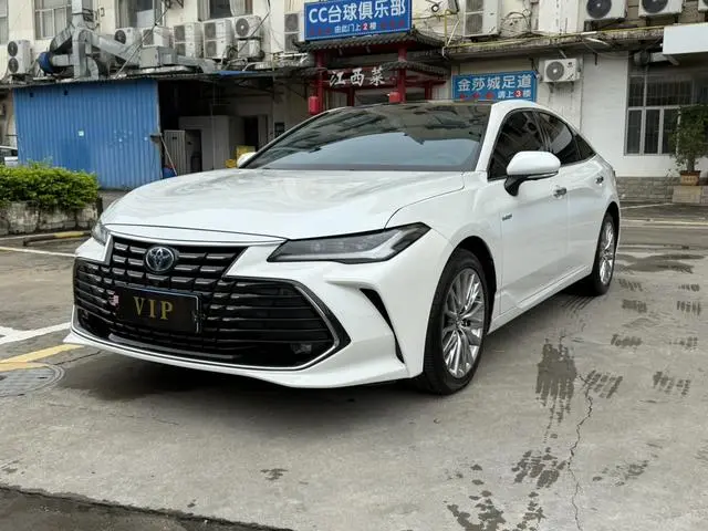 TOYOTA Asian dragon Smart Electric Hybrid Dual Engine 2.5L E-CVT XLE Premium Edition