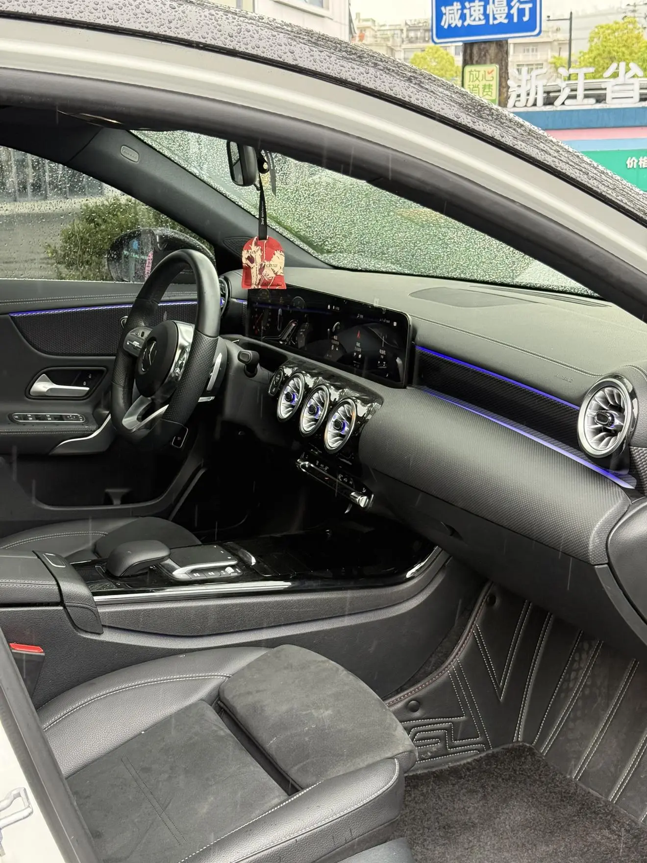 Mercedes-Benz Mercedes-Benz A-class Second facelift A 200 L sports sedan fashion version