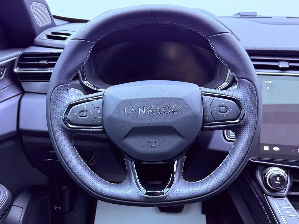 LYNK & CO Lynk 01 2.0TD four-wheel drive Halo