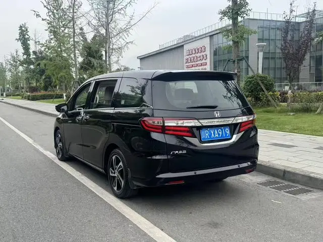Honda Odyssey 2.4L Deluxe Edition