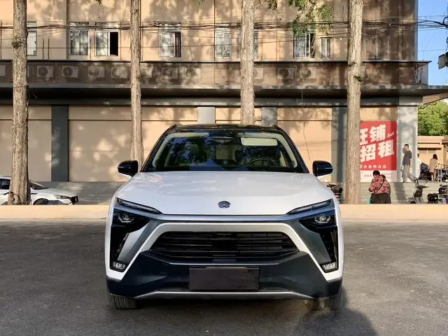 NIO NIO ES8 580KM signature version six seats