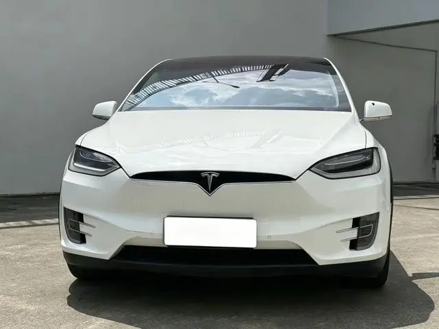 Tesla Model X 90D