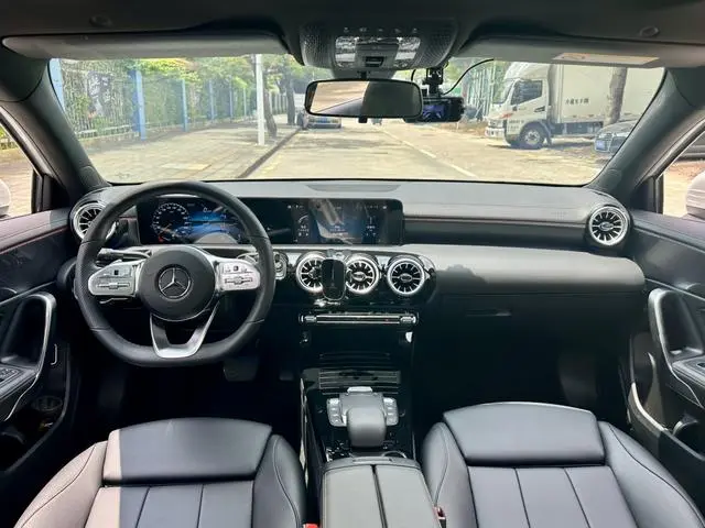 Mercedes-Benz Mercedes-Benz A-class A 200 L sports sedan dynamic Version