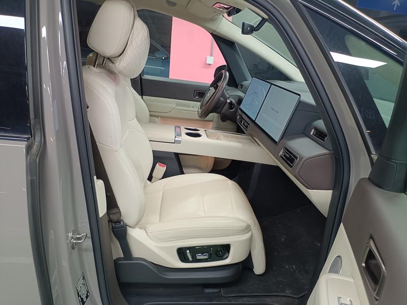 Li Auto Ideal MEGA 2024