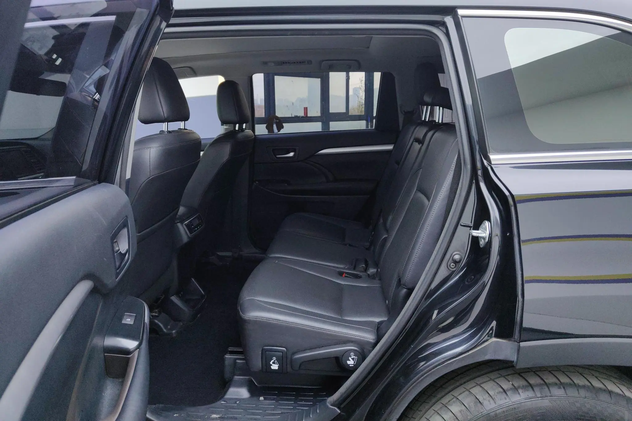 TOYOTA Highlander 2.0T four-wheel drive deluxe edition 7-seater Country V