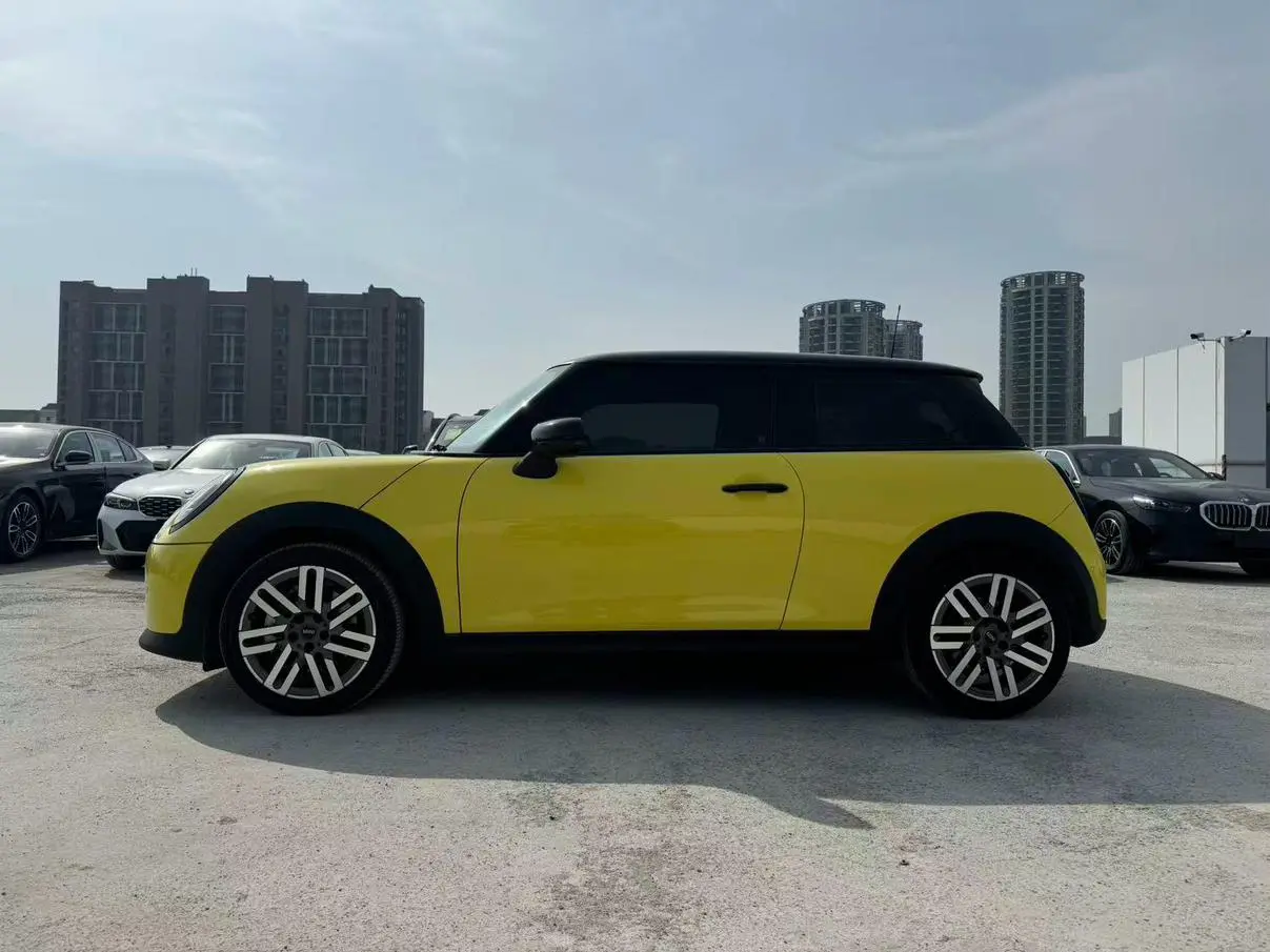 MINI MINI 1.5T COOPER three-door classic School