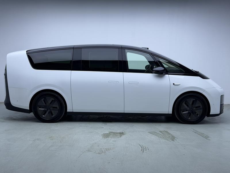 Li Auto Ideal MEGA 2025