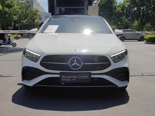Mercedes-Benz Mercedes-Benz A-class A 200 L sports sedan fashion Version