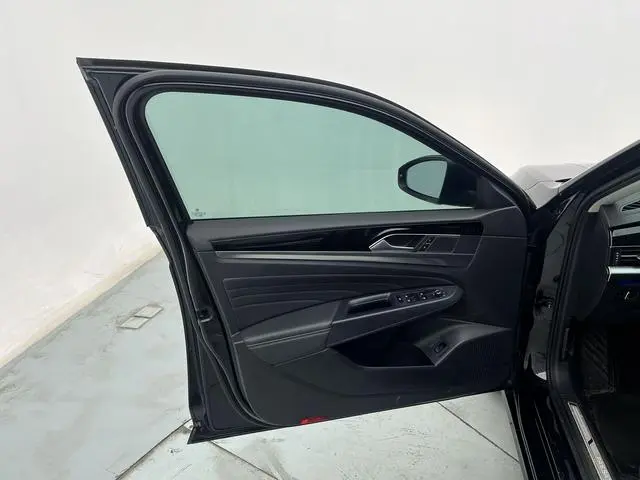 Volkswagen Passat 330TSI Deluxe Edition