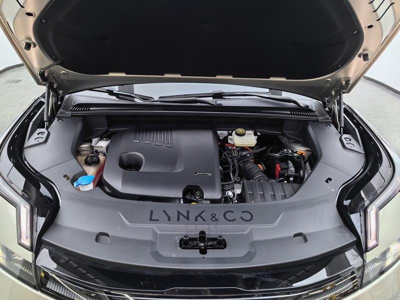 Lynk & Co Lynk&Co 08 EM-P 2023