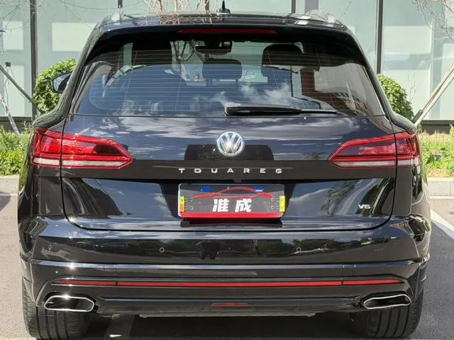 Volkswagen Touareg 3.0 TSI Sharp Front Version Country V