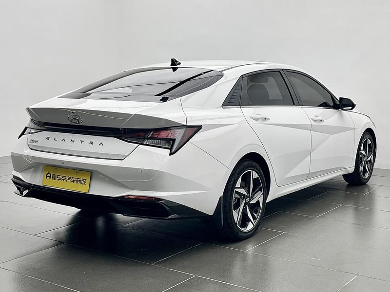 Hyundai Elantra 2022