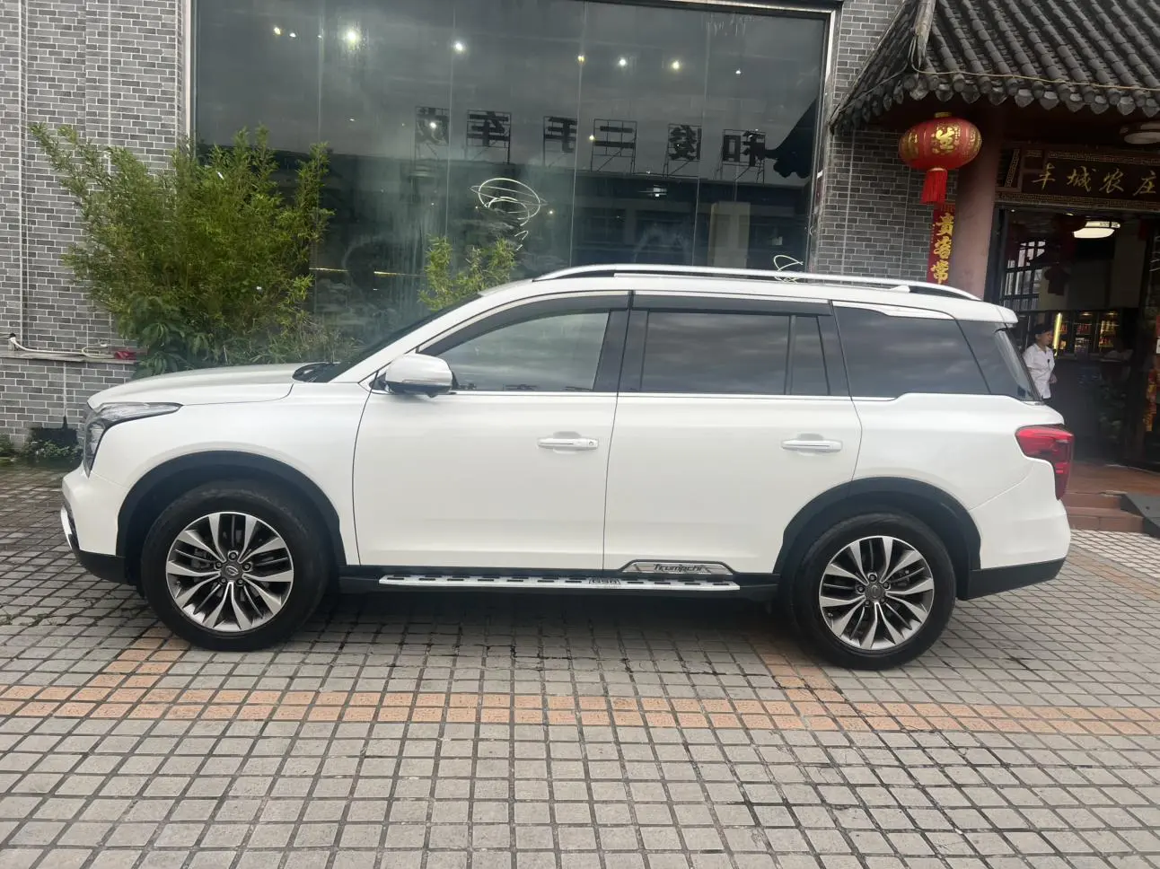 GAC Trumpchi GS8 320T two-wheel drive luxury Zhilian Edition 7 seats