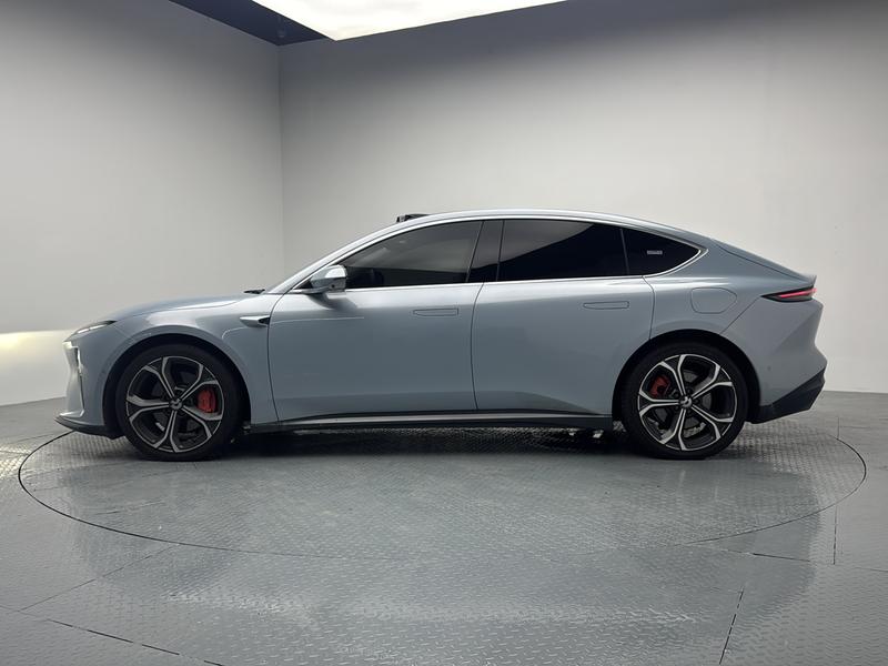 NIO NIO ET5 2022