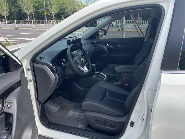 Nissan Qijun Honor 2.0L two-wheel drive genuine version