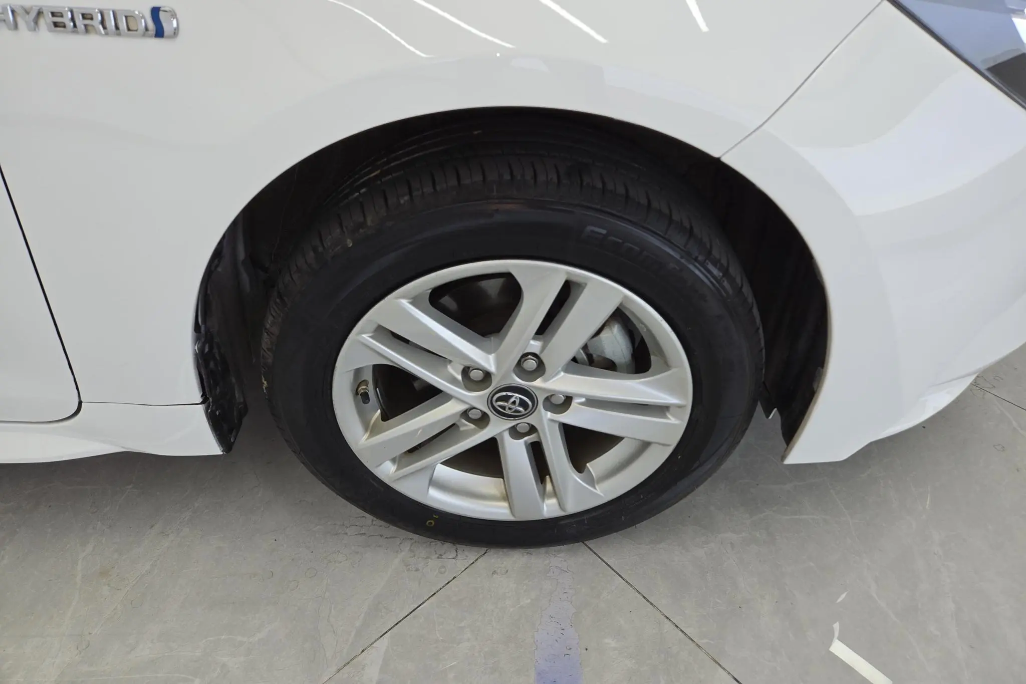 TOYOTA Lei Ling Dual engine 1.8H E-CVT Enterprise Edition