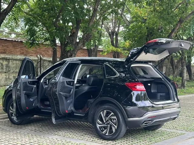 Hongqi Hongqi HS5 Facelift 2.0T Zhilian flag enjoy four-wheel drive version
