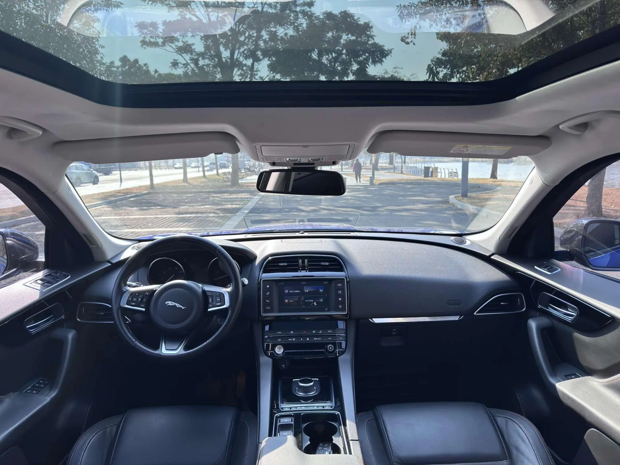 Jaguar Jaguar F-PACE 2.0T four-wheel drive R-Sport sports version