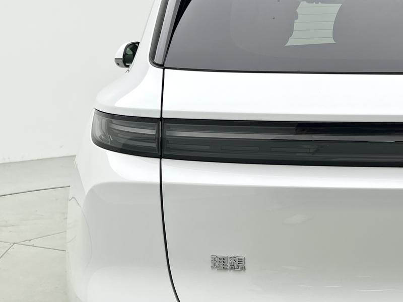 Li Auto Ideal L6 2025