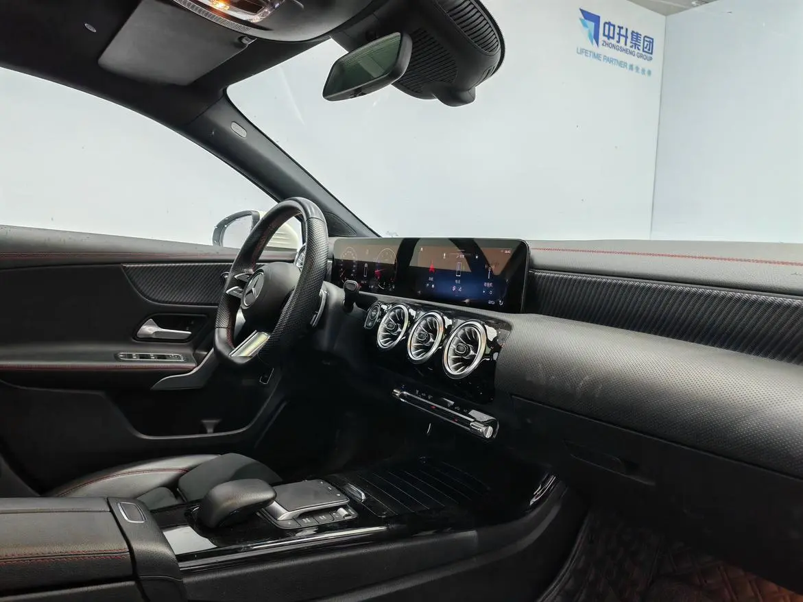 Mercedes-Benz Mercedes-Benz A-class A 200 L sports sedan fashion Version