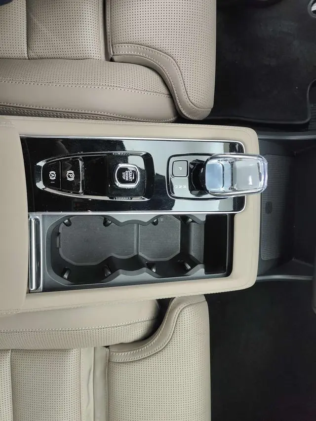 Volvo Volvo XC90 PHEV Facelifted E-drive hybrid T8 long battery life Zhizun Deluxe Edition 7-seater