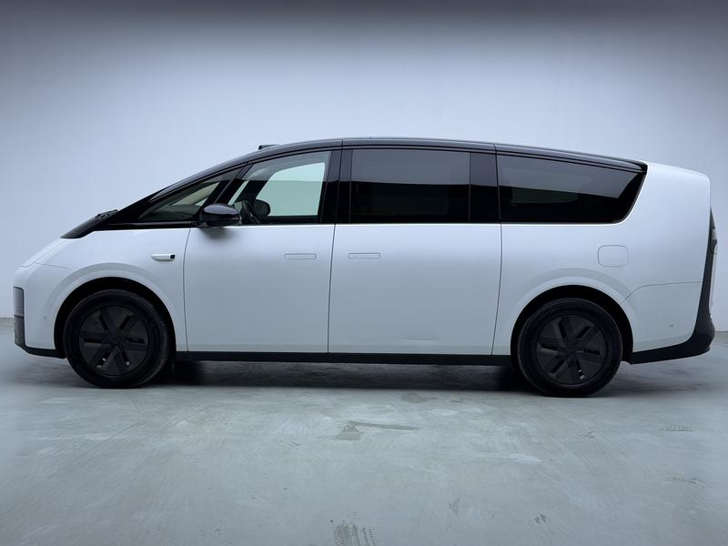 Li Auto Ideal MEGA 2025