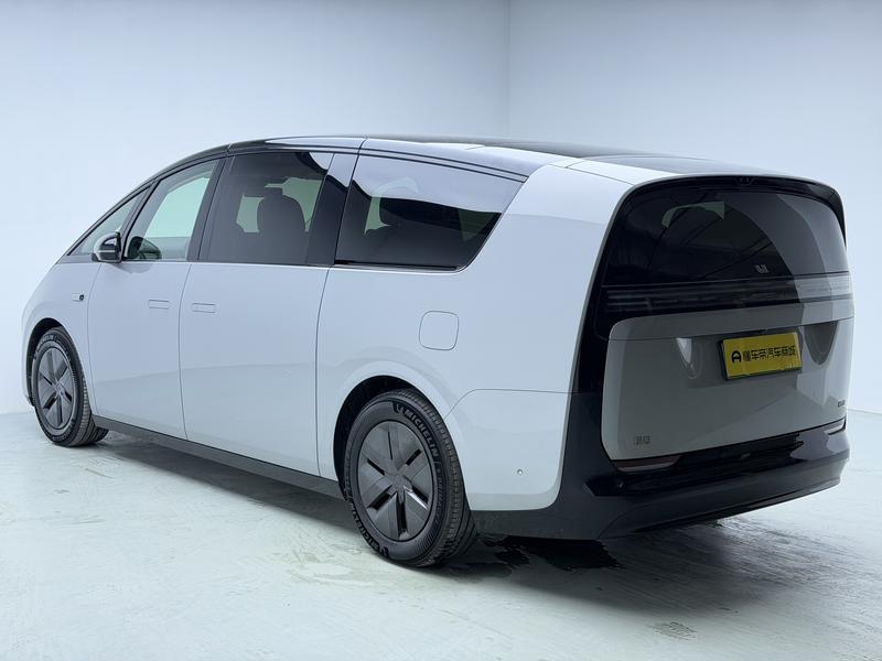 Li Auto Ideal MEGA 2024