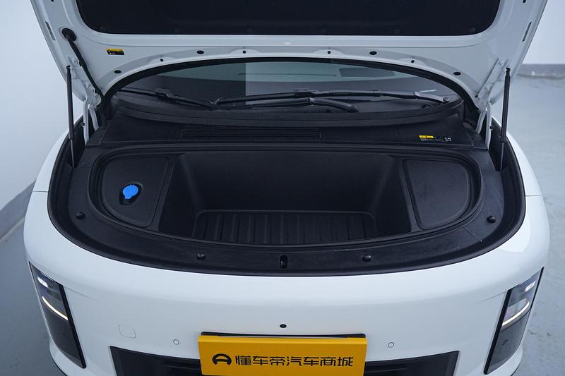 Li Auto Ideal i6 2025