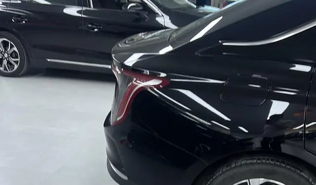 Hongqi Hongqi E-QM5 Facelift basic travel version