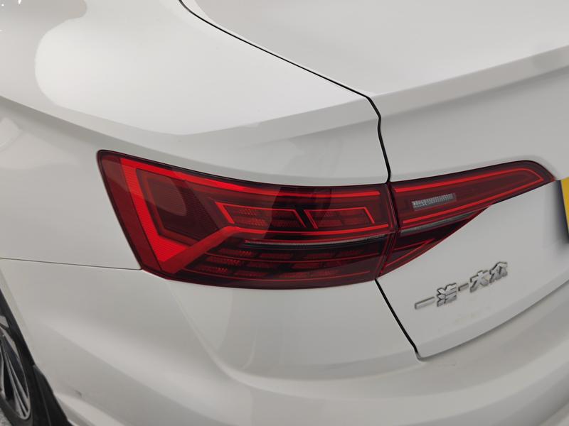 Volkswagen Sagitar 2022