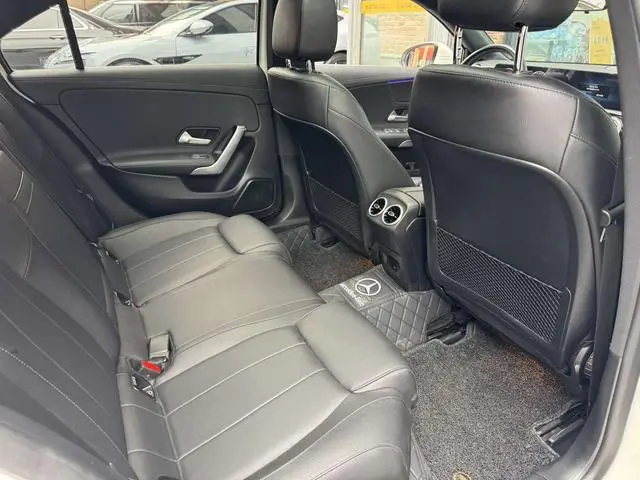 Mercedes-Benz Mercedes-Benz A-class Facelift A 200 L sports sedan dynamic version