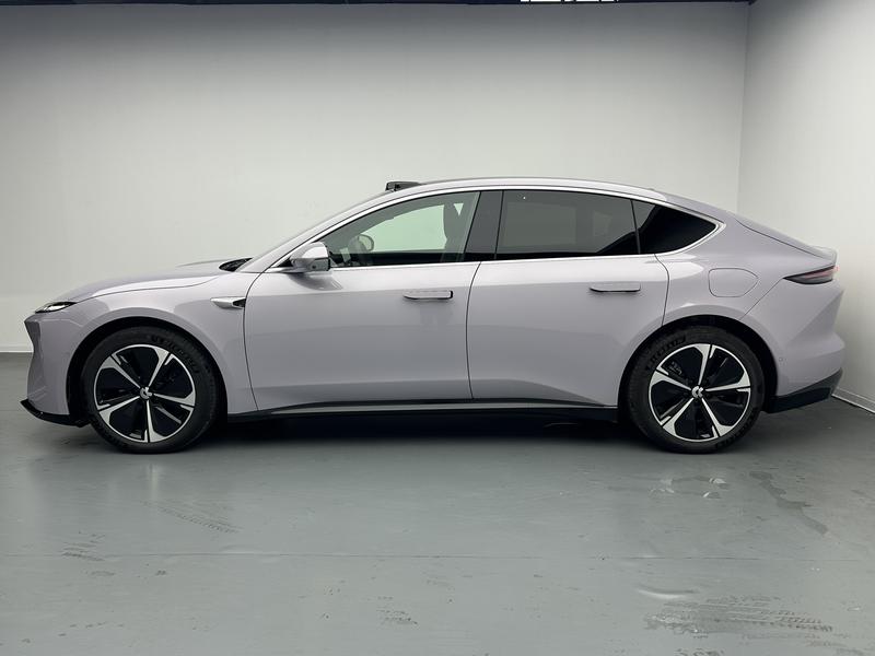 NIO NIO ET5 2025