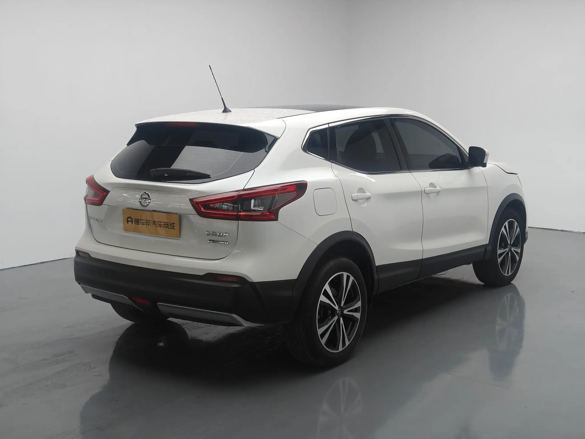 Nissan Qashqai 2.0L CVT Deluxe Edition