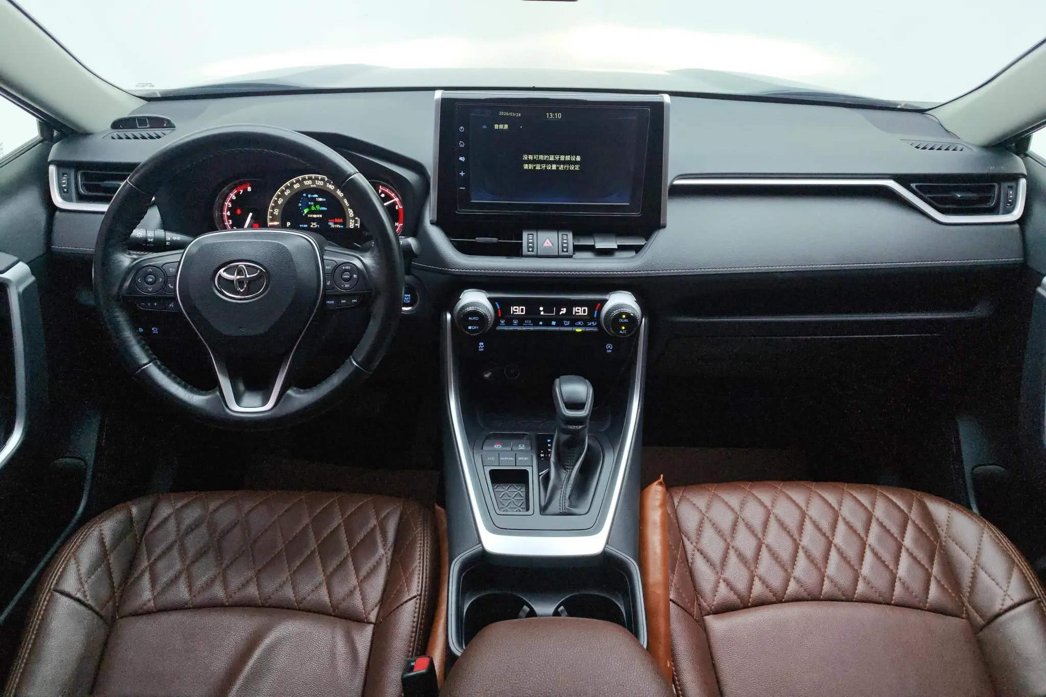 TOYOTA RAV4 Rongfang 2.0L CVT two-wheel drive fashion version