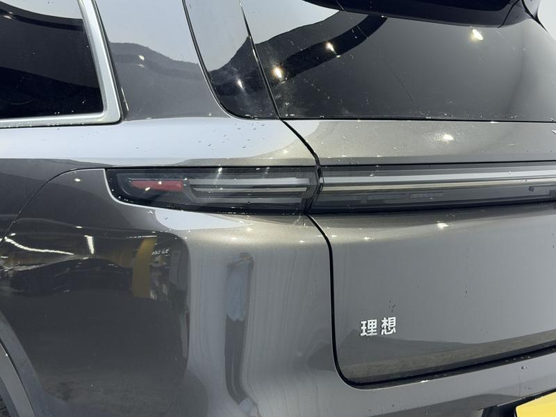 Li Auto Ideal L8 2023