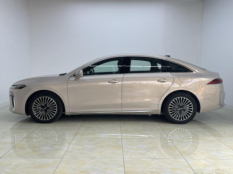Roewe Roewe M7 DMH 2025