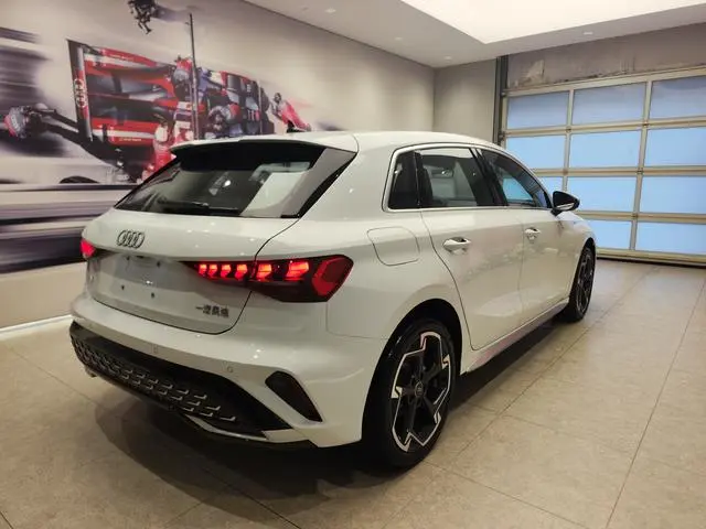 Audi Audi A3 Sportback 35 TFSI Flying Spur Exclusive Type