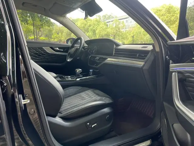 Hongqi Hongqi HS5 Facelift 2.0T Zhilian flag enjoy four-wheel drive version