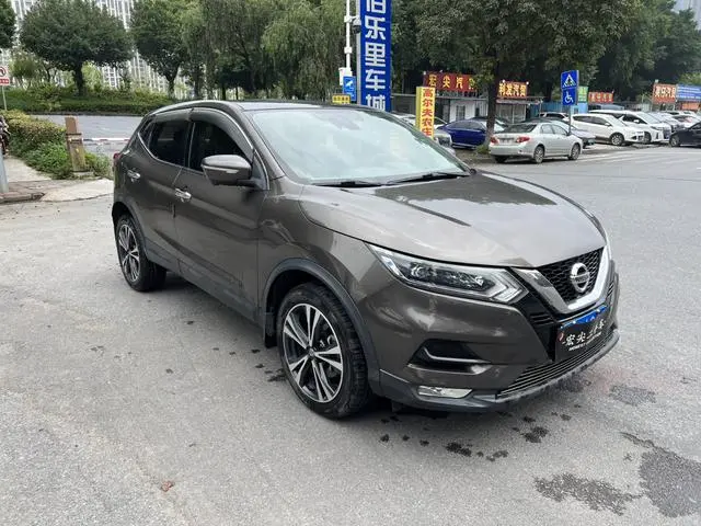 Nissan Qashqai 2.0L CVT Deluxe Edition
